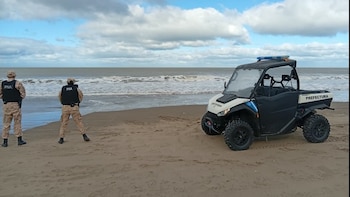Santa Teresita: desesperada búsqueda de dos kayakistas que se metieron al mar en medio de un temporal