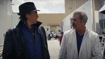 Charlie Hunnam y Mel Gibson