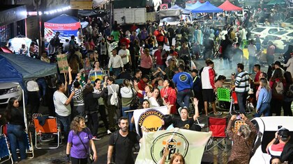 Escala la tensión en Misiones: varias cuadras de manifestantes se sumaron a un reclamo que ya es multisectorial 