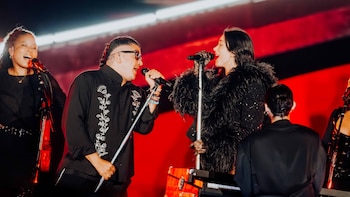 Dua Lipa y Mauricio Mesones
