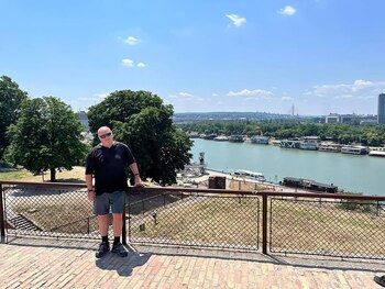 Strel planea nadar alrededor del