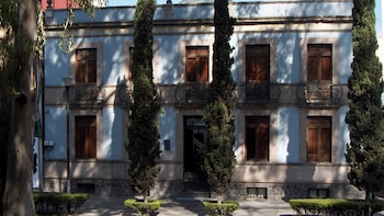Gobierno de la CDMX responde a la polémica de La Casa del Poeta, el recinto cultural que amenazaba con convertirse en Cabaret