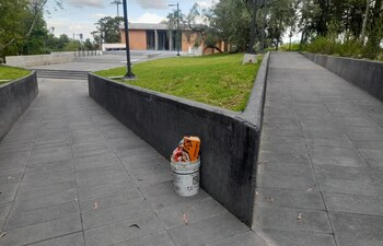 Los botes de basura son