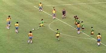 La histórica jugada de Ilunga Mwepu ante Brasil en 1974 fue una reacción desesperada a amenazas políticas del régimen de Mobutu Sese Seko (Captura/YouTube)