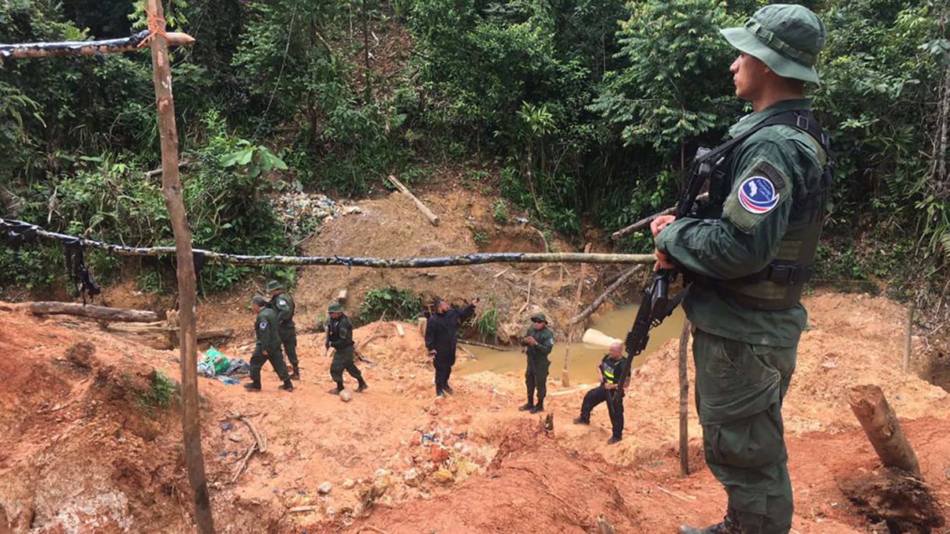 Costa Rica destina 200 agentes de policía y un millón de dólares mensualmente para tratar de controlar la actividad minera ilegal