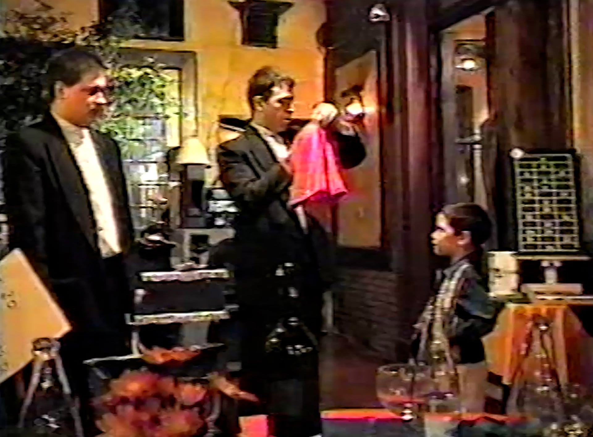 Agustín Canolik a los 4 años con el mago en una fiesta familiar