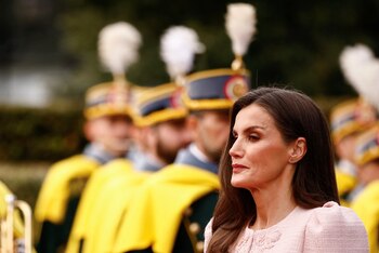 La reina Letizia, en el encuentro con Giorgia Meloni en Villa Doria Pamphili en Roma. (REUTERS/Yara Nardi)