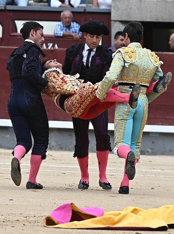 Caballero fue auxiliado por sus