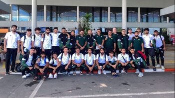 Nolberto Solano acompañando a la