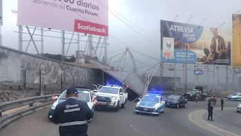 Fuertes vientos provocan caída de