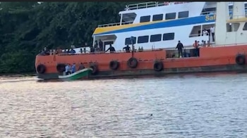 Todos los pasajeros fueron evacuados sin lesiones tras el incidente registrado este martes en el muelle de cabotaje de La Ceiba. (Foto: Cortesía)