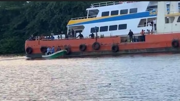 Honduras: Ferry queda parcialmente hundido en el muelle de cabotaje de La Ceiba tras percance