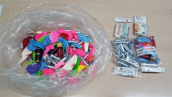 Globos y gas para el óxido nitroso. (Ayuntamiento Sant Antoni/Euripa Press)