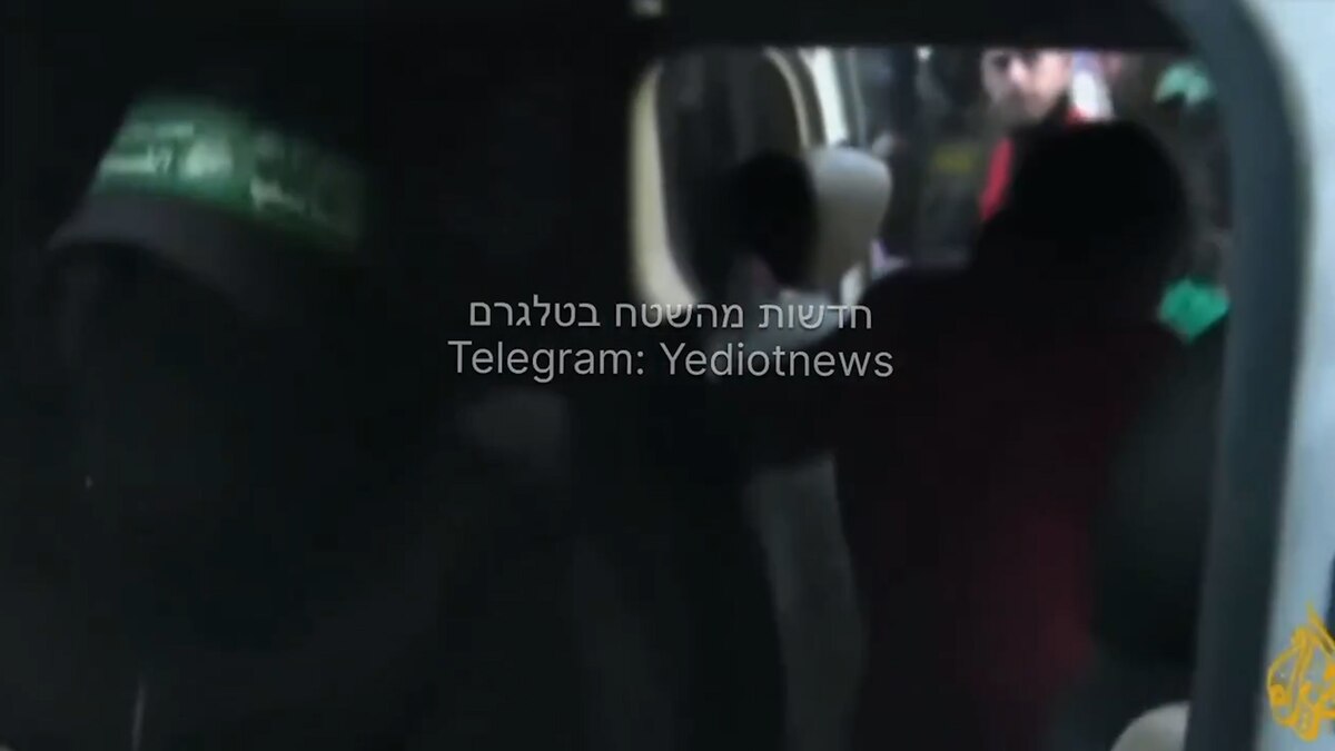 El momento en que las tres rehenes fueron entregadas por Hamas a la Cruz Roja y su llegada a Israel