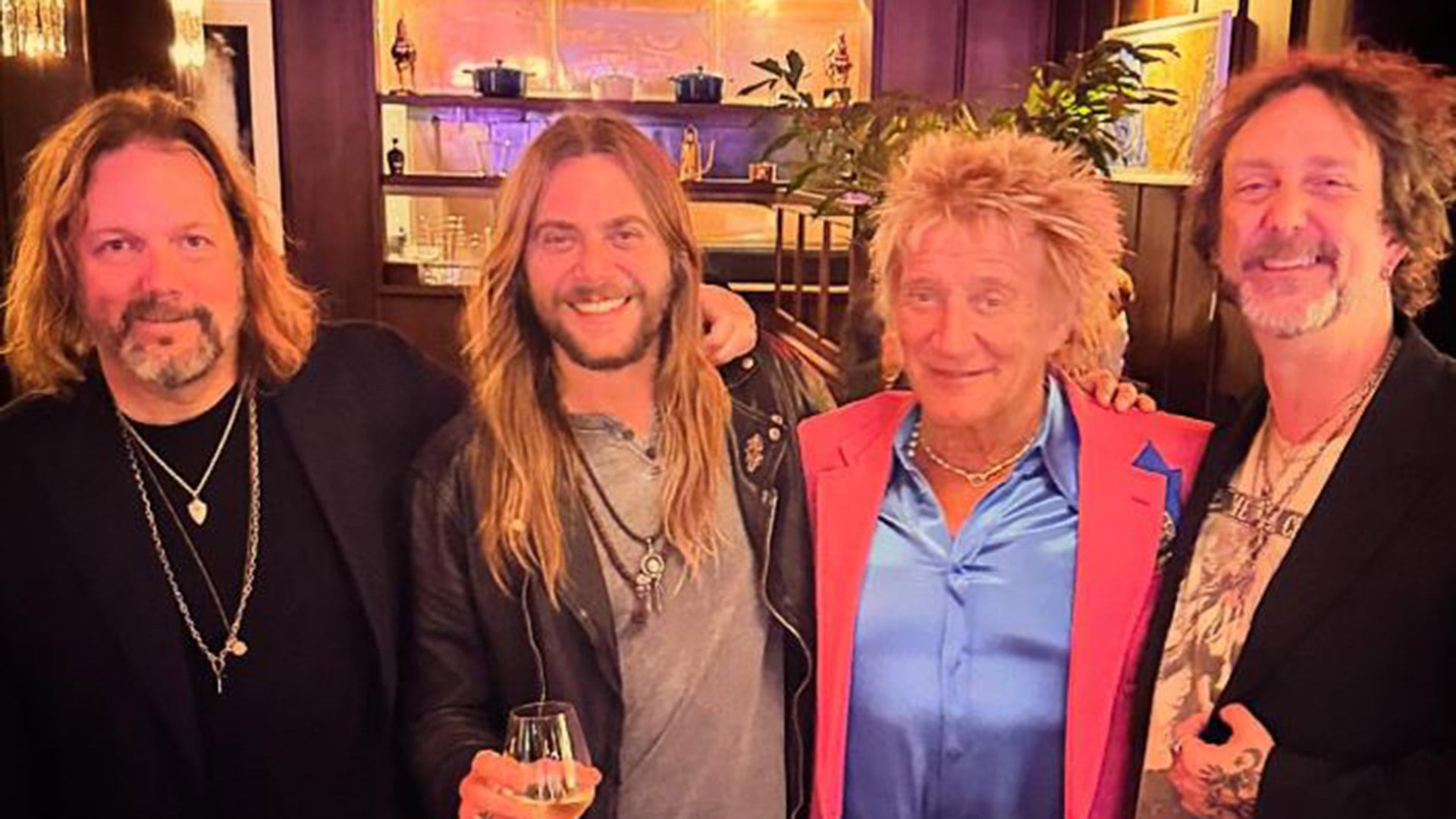 Rich Robinson, Nico Bereciartúa, Rod Stewart (uno de los músicos favoritos de la madre de Nico) y Chris Robinson en Nueva York