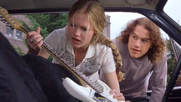 “10 Things I Hate About You” adapta la fricción entre hermanas y reglas paternas al universo escolar. (Imagen Ilustrativa Infobae)