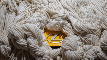 Cinco sentidos, un coche trenzado