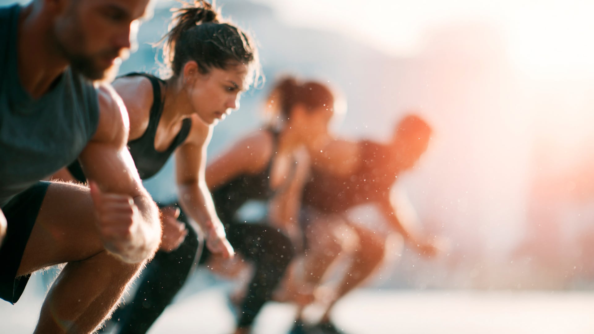 La comparación entre atletas jóvenes y veteranos muestra que la experiencia deportiva regula mejor la respuesta inflamatoria (Imagen Ilustrativa Infobae)
