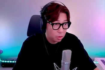 YouTuber de 46 años fue encontrado muerto dos días después de afirmar que no había dormido bien durante una maratón de videojuegos