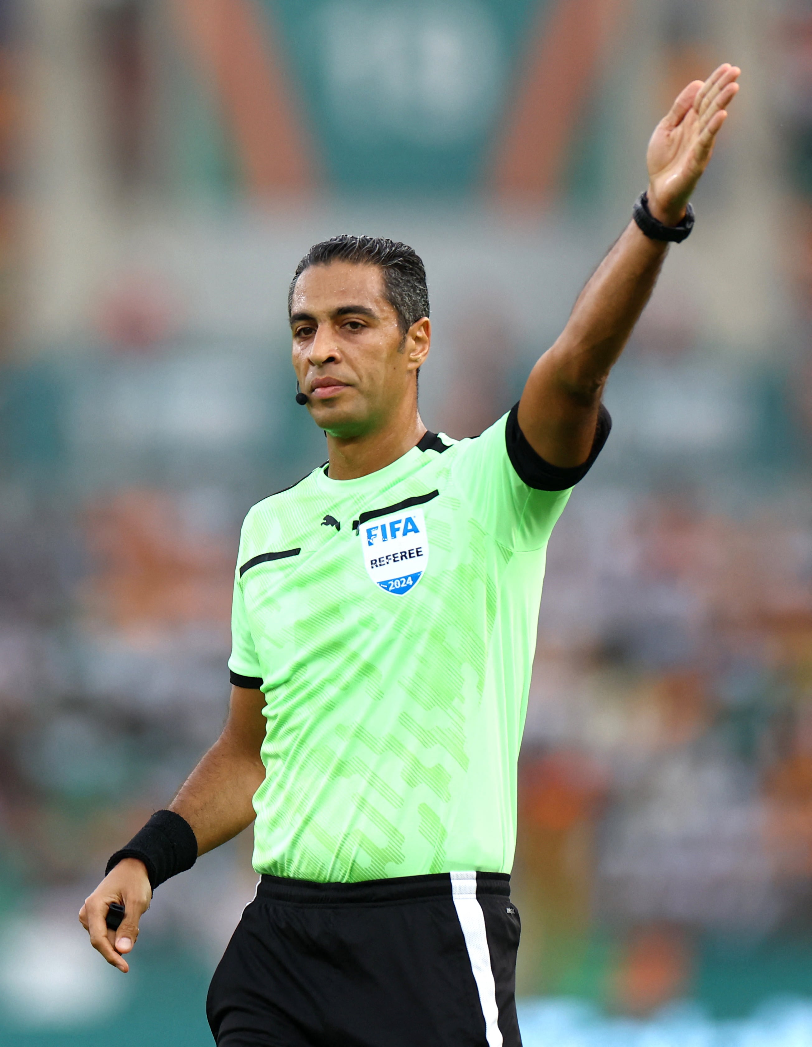 El egipcio Amin Mohamed Omar fue designado para Argentina-Austria (REUTERS/Siphiwe Sibeko)