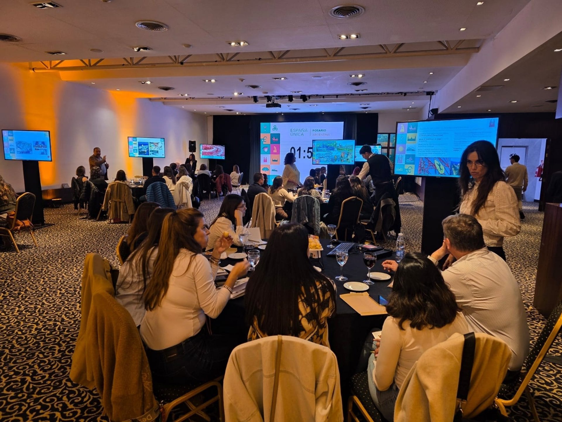 22/09/2026 Turespaña reúne a 200 profesionales en Argentina y Perú para promocionar el turismo 'premium' español.
Turespaña, a través de la Consejería de Turismo en Buenos Aires, ha celebrado entre el 14 y el 18 de septiembre la edición 2026 del 'roadshow' 'España Única' en Rosario, Buenos Aires (Argentina) y Lima (Perú), un encuentro promocional que ha reunido a más de 200 profesionales del sector turístico suramericano para impulsar el posicionamiento del país en el segmento de alto poder adquisitivo.
ESPAÑA EUROPA MADRID ECONOMIA
TURESPAÑA