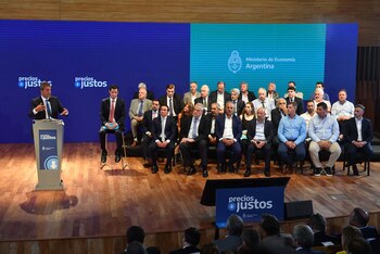 Sergio Massa y empresarios durante