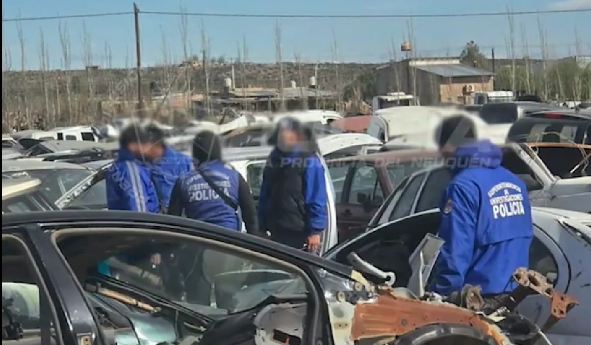 Investigan a policías y un comerciante por maniobras con autos secuestrados en Neuquén