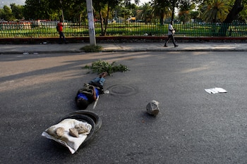 Un cadáver en la vía