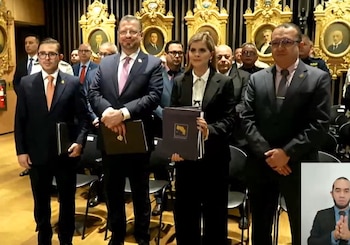 La propuesta fue presentada por la presidenta Laura Fernández y miembros de su gabinete ante el congreso, la mandataria pidió una rápida aprobación. Foto cortesía Presidencia.