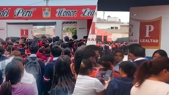 Cerca de 50 alumnos de un colegio en Pisco fueron enviados a sus casas por no ir correctamente uniformados