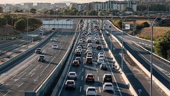 Complicaciones en entradas de Madrid y Barcelona durante las últimas horas de la 'Operación Retorno' de verano