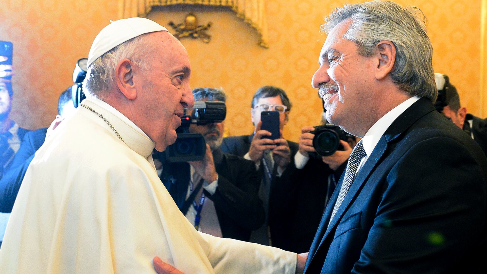 Francisco y Alberto Fernández durante una audiencia papal en el Vaticano, 31 de enero de 2020