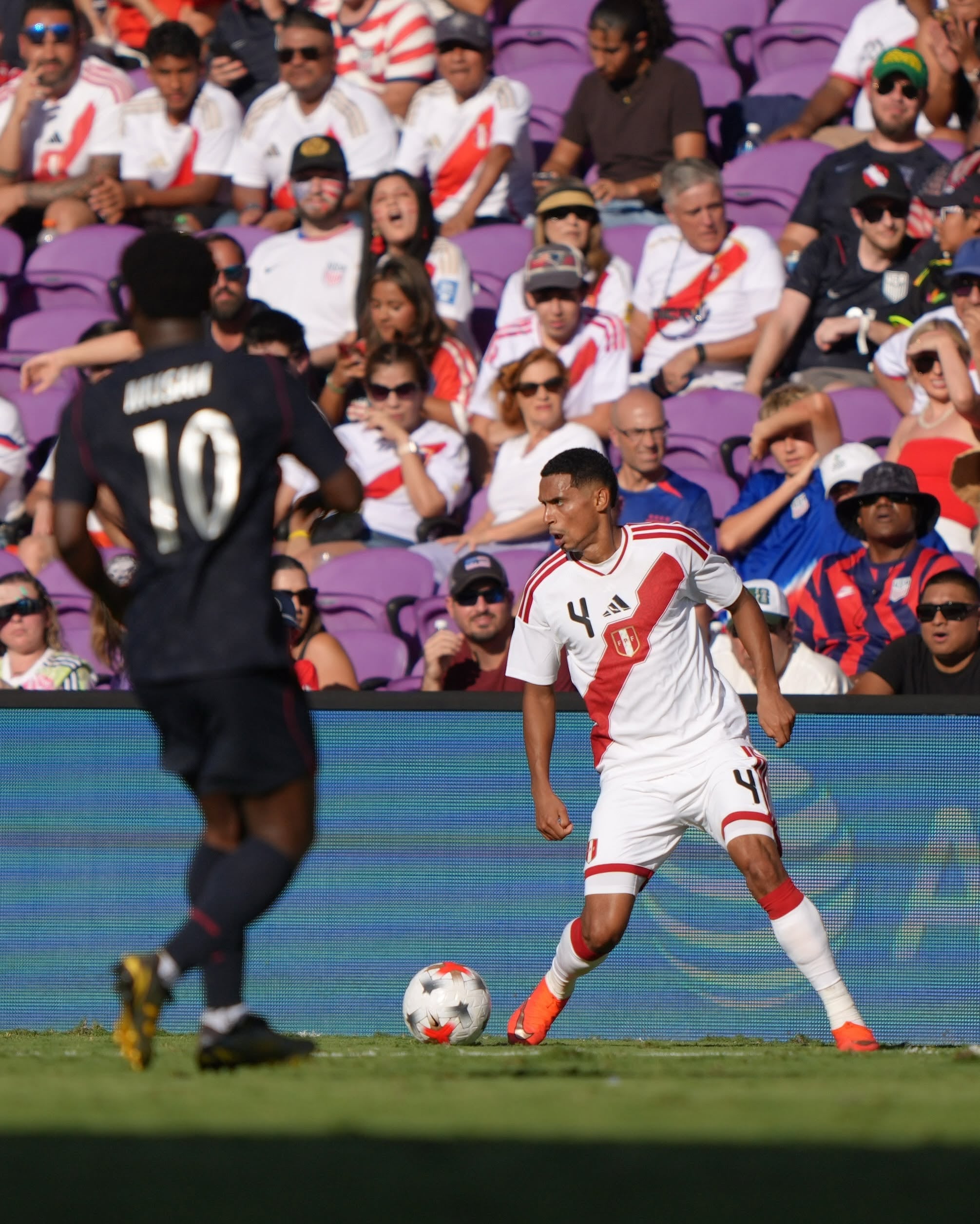 Marcos López es el lateral izquierdo titular de Perú por su buen presente en Copenhague de Dinamarca. - créditos: FPF