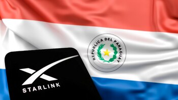 Starlink con la bandera de Paraguay