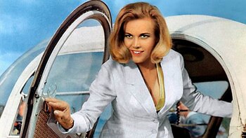 Murió la actriz Honor Blackman,