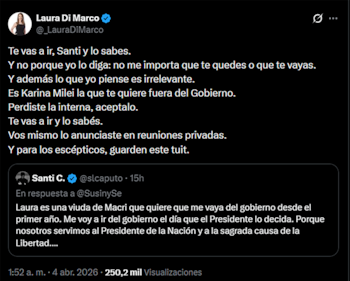 Captura de pantalla de un tuit de Laura Di Marco y una respuesta de Santiago Caputo en X, con texto en blanco sobre fondo oscuro