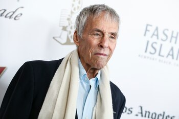 ARCHIVO- Burt Bacharach asiste a la gala del Festival de Cine de Newport Beach 2016 en Newport Beach, California el 23 de abril de 2016. Bacharach, galardonado con el Grammy, el Oscar y el Tony murió el miércoles 8 de febrero de 2023, en su casa en Los Angeles, informó su publicista. Tenía 94 años. (Foto John Salangsang/Invision/AP, archivo)