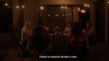 Una silla vacía representa la ausencia de las víctimas del ataque