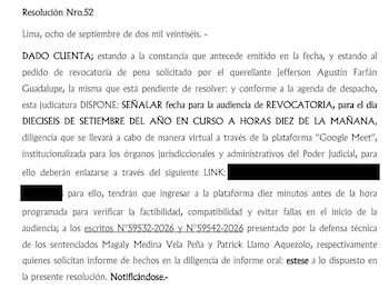Documento judicial titulado Resolución Nro. 52 con texto mecanografiado y partes censuradas en negro sobre fondo blanco