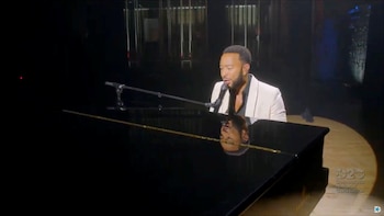 John Legend estará a cargo de la producción de la nueva versión de “El fantasma de la ópera”.
