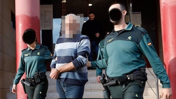 30/10/2026 El acusado sale esposado de los juzgados de Totana
POLITICA ESPAÑA EUROPA MURCIA JUSTICIA