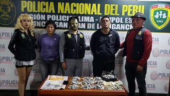 Peruvian agents disguised as Tiffany,