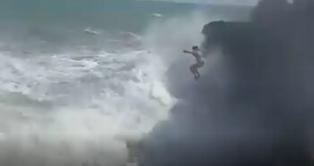 La mujer finlandesa cae al