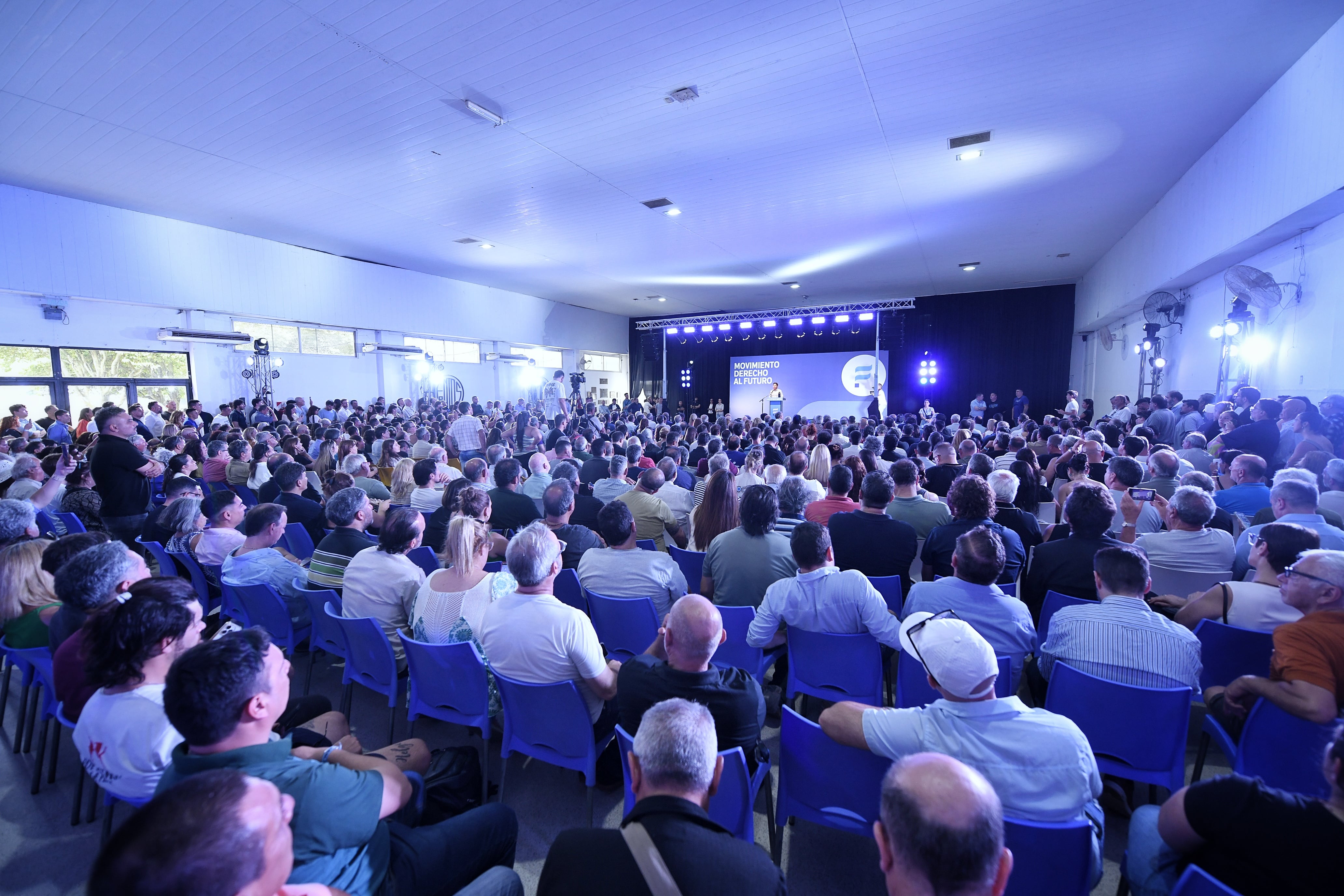 Intendenes, ministros, dirigentes y militantes participaron del plenario del MDF en el que Kicillof convocó a una nacionalización del espacio
