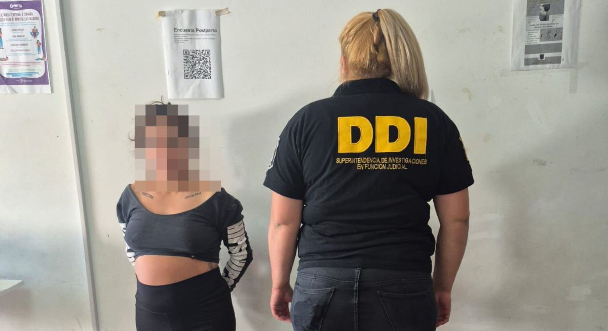 La joven de 23 años se encontraba fugitiva, mientras que su pareja había sido detenida por amenazas