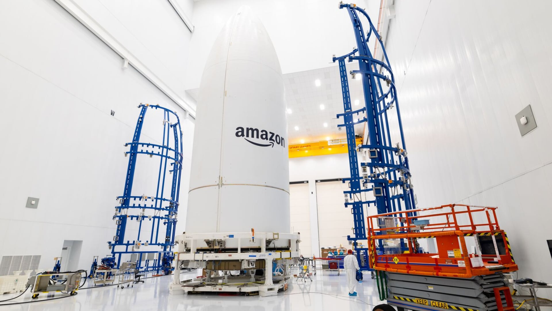 Amazon ya construyó su satélite número 1.000 de su red Leo, el cual competirá con Starlink en internet satelital. (Amazon)