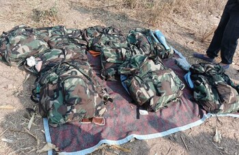 Las mochilas camufladas donde viajaba