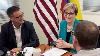 La encargada de negocios de