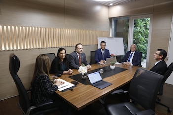 La reunión se desarrolló en un ambiente de respeto institucional y reconocimiento de competencias constitucionales. Crédito: Asamblea Legislativa