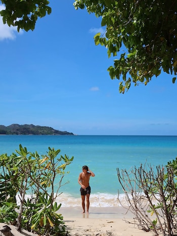 Las vacaciones de Nico Paz y su pareja Emma Ramirez en Seychelles